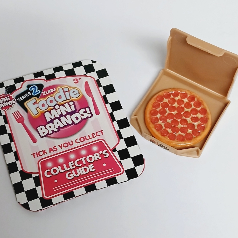Mini Brands Foodie Series 2 Pizza Hut Original Stuffed Crust Pepperoni Pizza - Picture 1 of 4